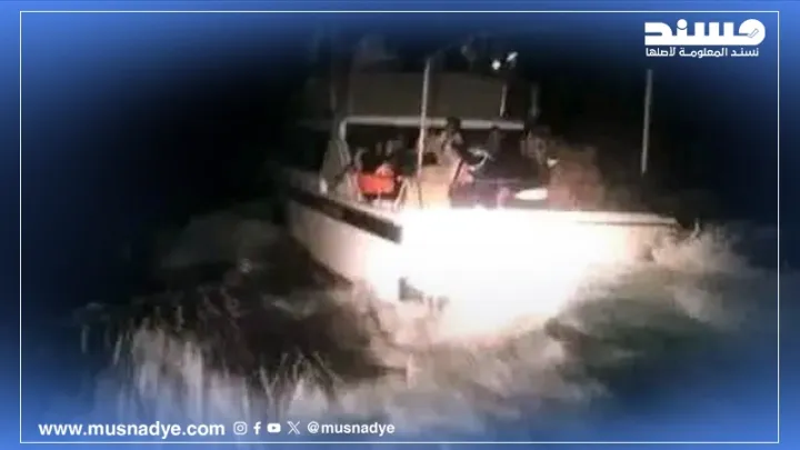 الصورة لا تُظهر خروج زوارق من معاشيق، بل تعود إلى طرابلس عام 2022.