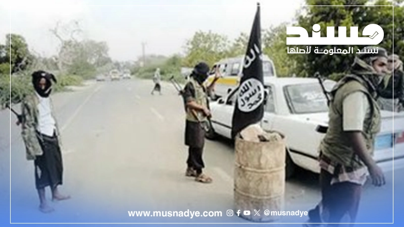 صورة نقطة تفتيش للقاعدة على خط إسفلتي في أبين مضللة